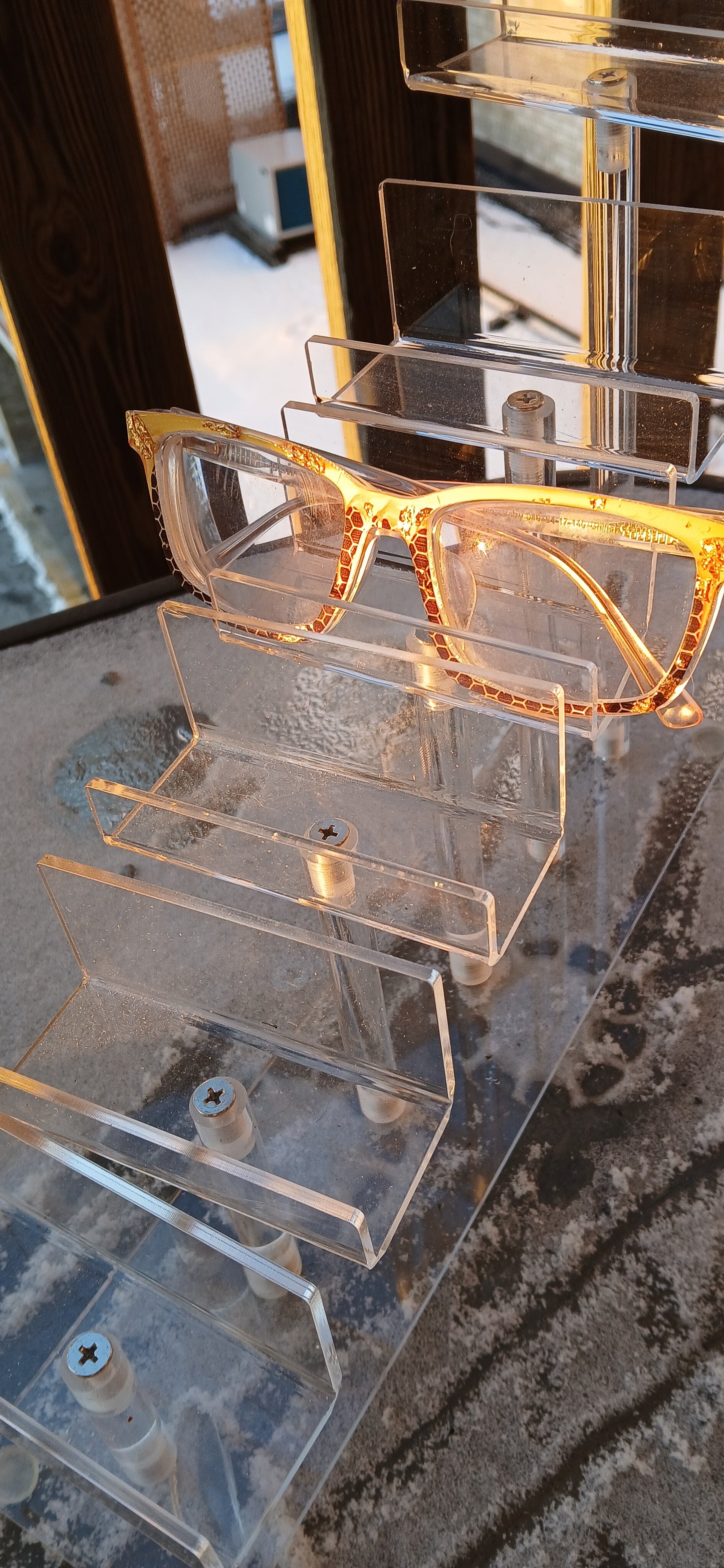 Spring honey drip and honey comb with gold leaf accent topper. Can be done in any topper style