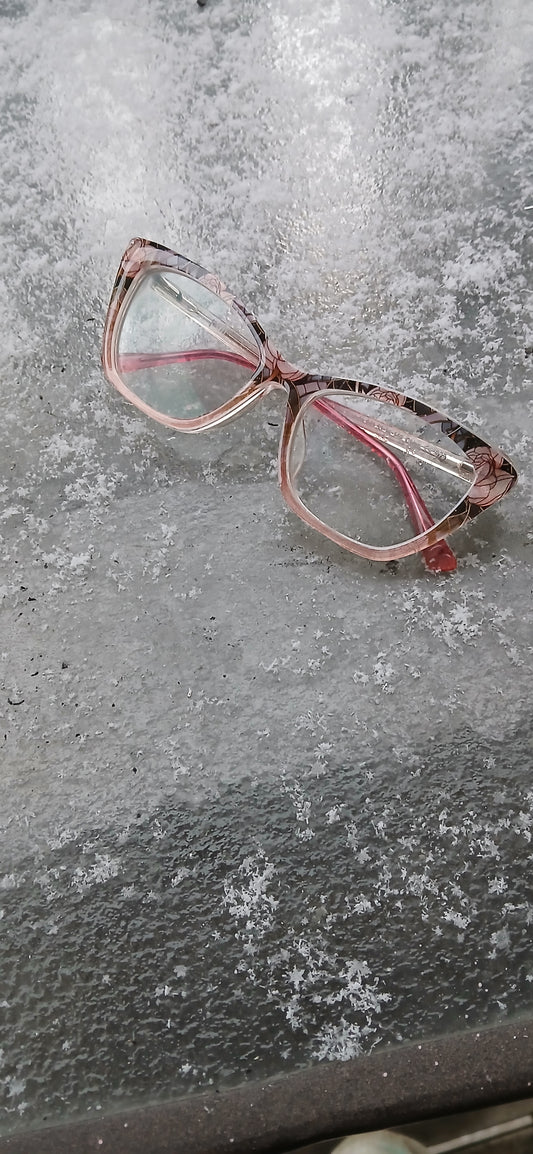 Transparent Stained glass roses with pink topper Can be made in any style.