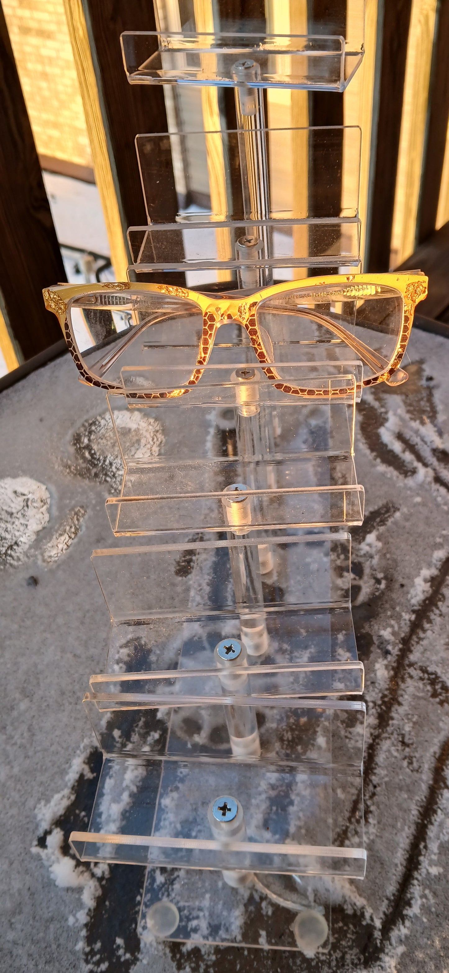 Spring honey drip and honey comb with gold leaf accent topper. Can be done in any topper style